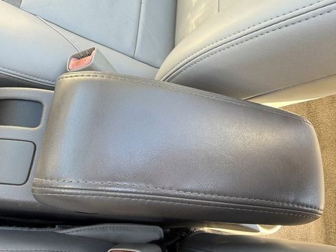 Used 2006 Chrysler Sebring Limited image 28