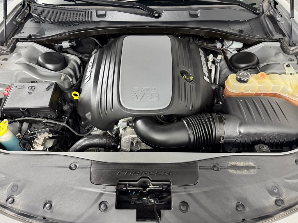 Used 2018 Dodge Charger R/T w/ Plus Group RWD image 28