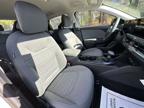 New 2025 Kia K4 EX image 28