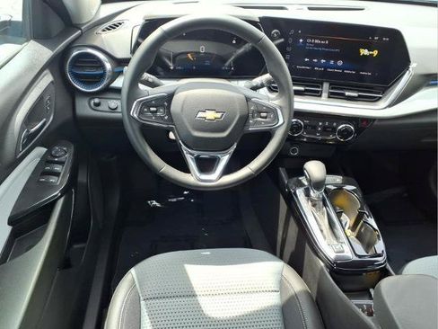 Used 2026 Chevrolet Trax LT w/ Driver Confidence Package FWD image 11