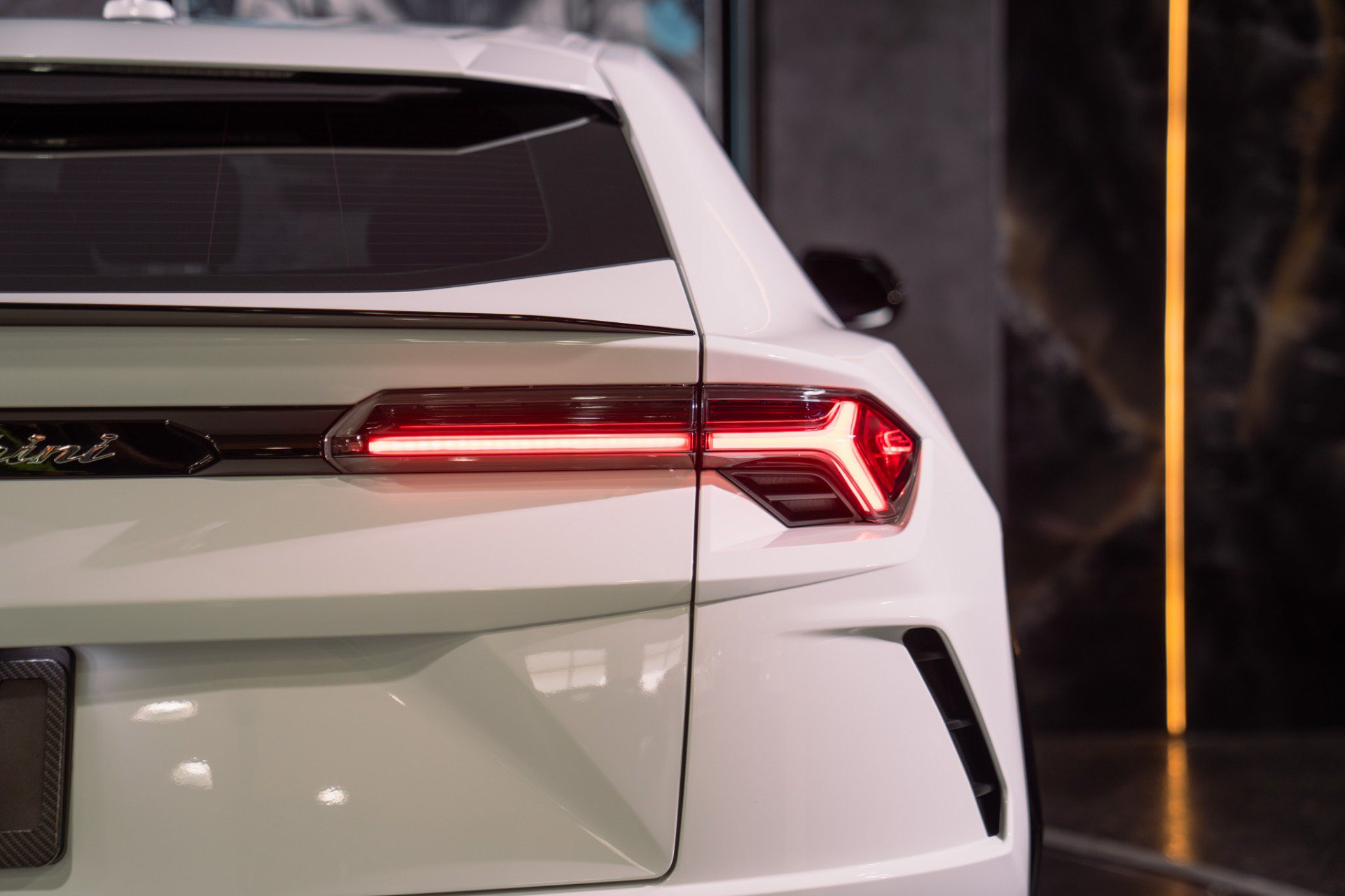 Used 2022 Lamborghini Urus AWD/4WD image 19