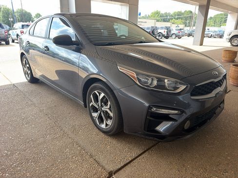 Used 2020 Kia Forte LXS FWD image 2