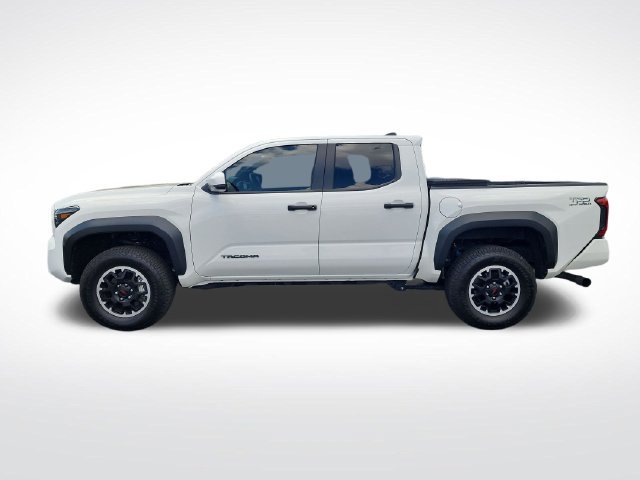 Used 2025 Toyota Tacoma TRD Off-Road AWD/4WD image 2