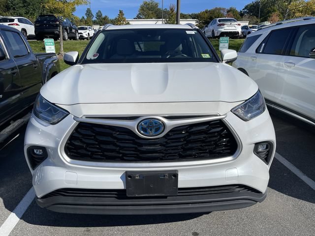 Used 2022 Toyota Highlander Bronze Edition AWD/4WD image 2