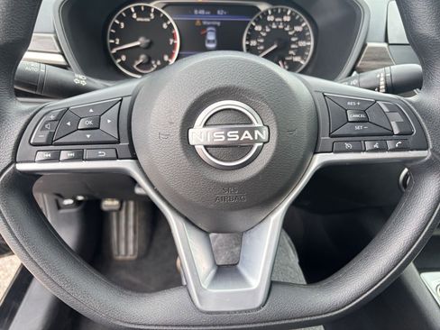 Used 2025 Nissan Altima 2.5 SV FWD image 28
