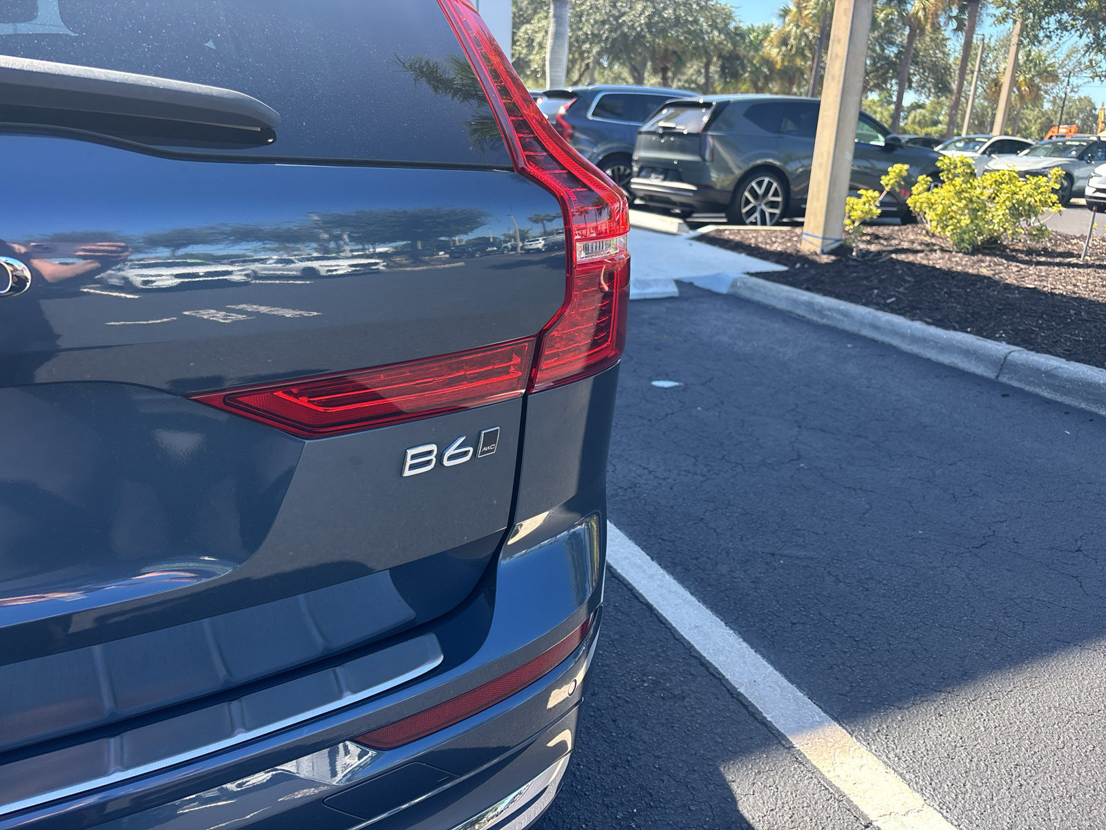 Used 2022 Volvo XC60 B6 Inscription w/ Protection Package Premier AWD/4WD image 8