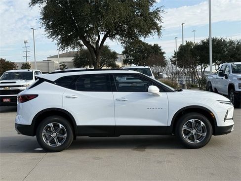 New 2026 Chevrolet Blazer LT image 3