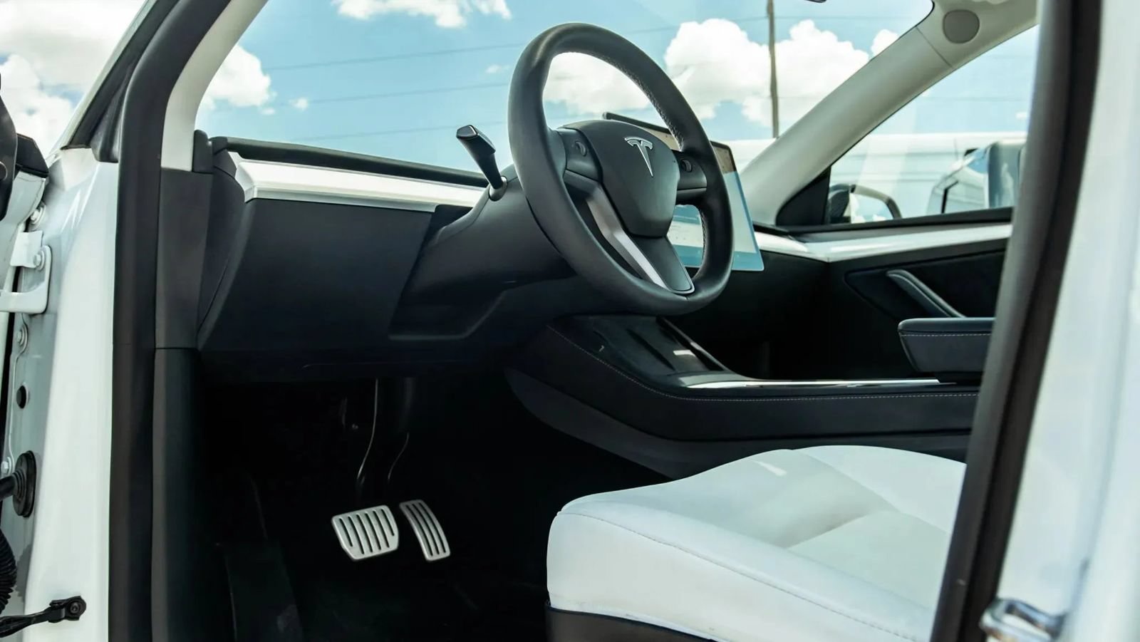 Used 2022 Tesla Model Y Performance AWD/4WD image 24