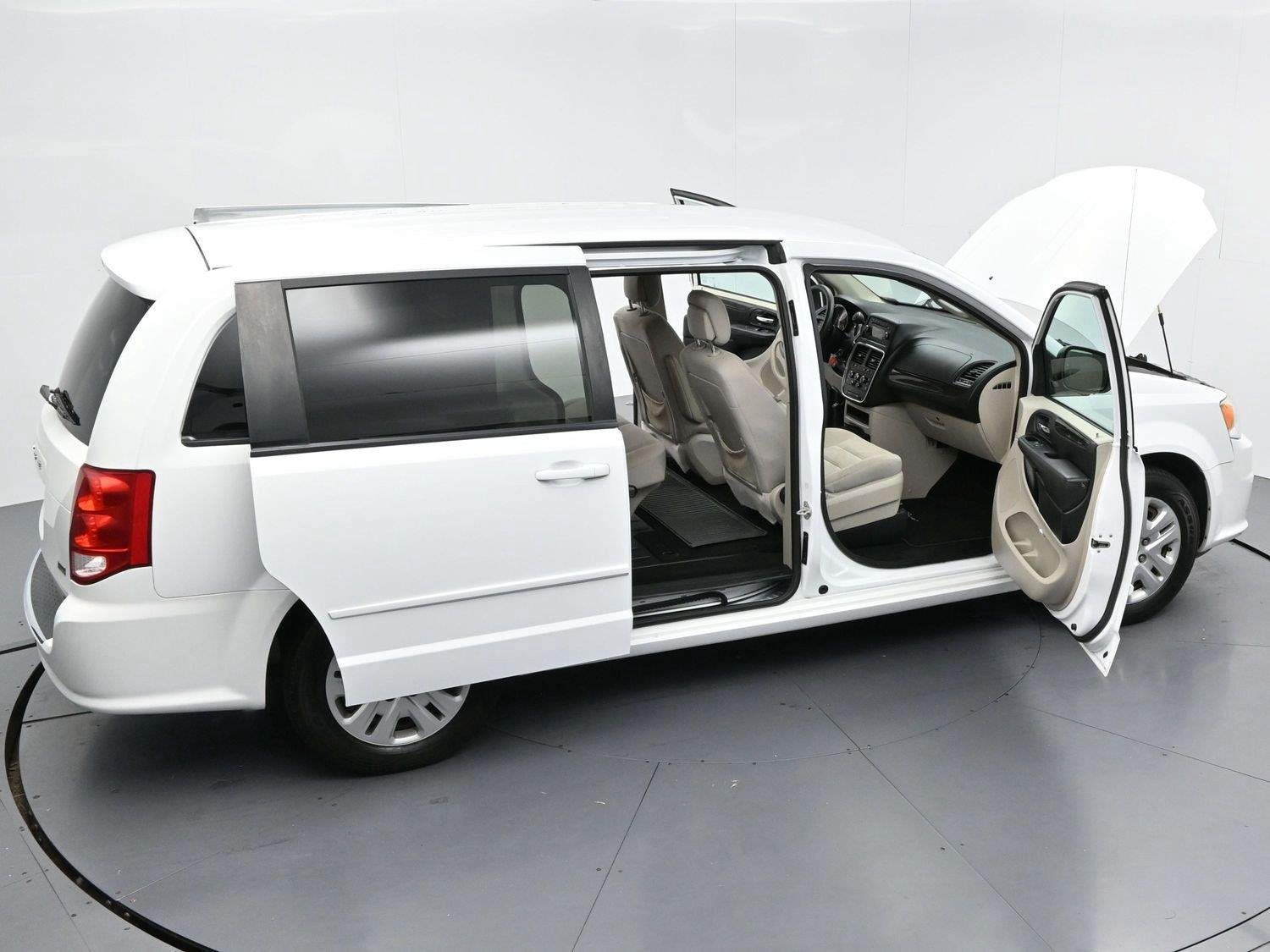 Used 2017 Dodge Grand Caravan SE FWD image 31