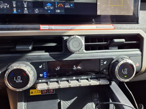 Used 2025 Toyota Tacoma Limited image 7