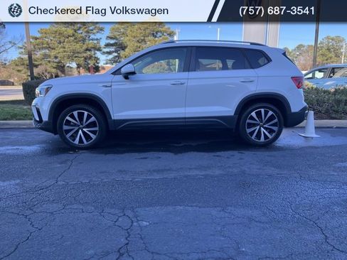 Used 2022 Volkswagen Taos SE image 5