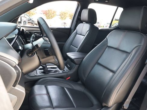 Used 2023 Chevrolet Traverse RS FWD image 32
