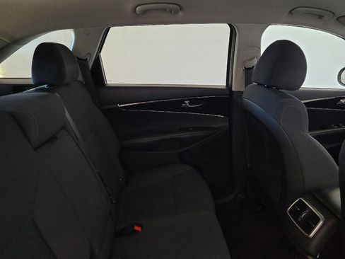 Used 2019 Kia Sorento FWD V6 image 19