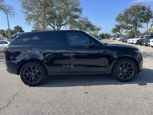 Used 2024 Land Rover Range Rover Sport SE image 3