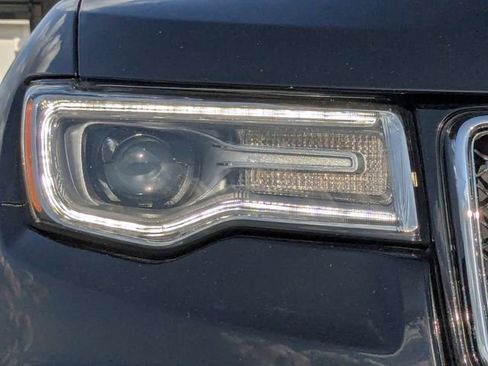 Used 2020 Jeep Grand Cherokee Overland AWD/4WD image 11