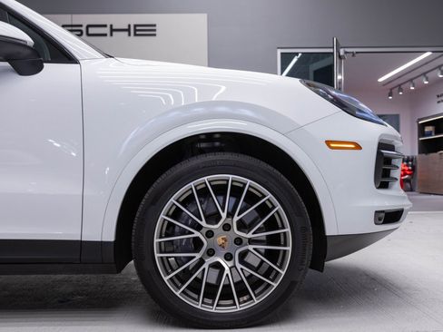 Used 2022 Porsche Cayenne Platinum Edition image 11
