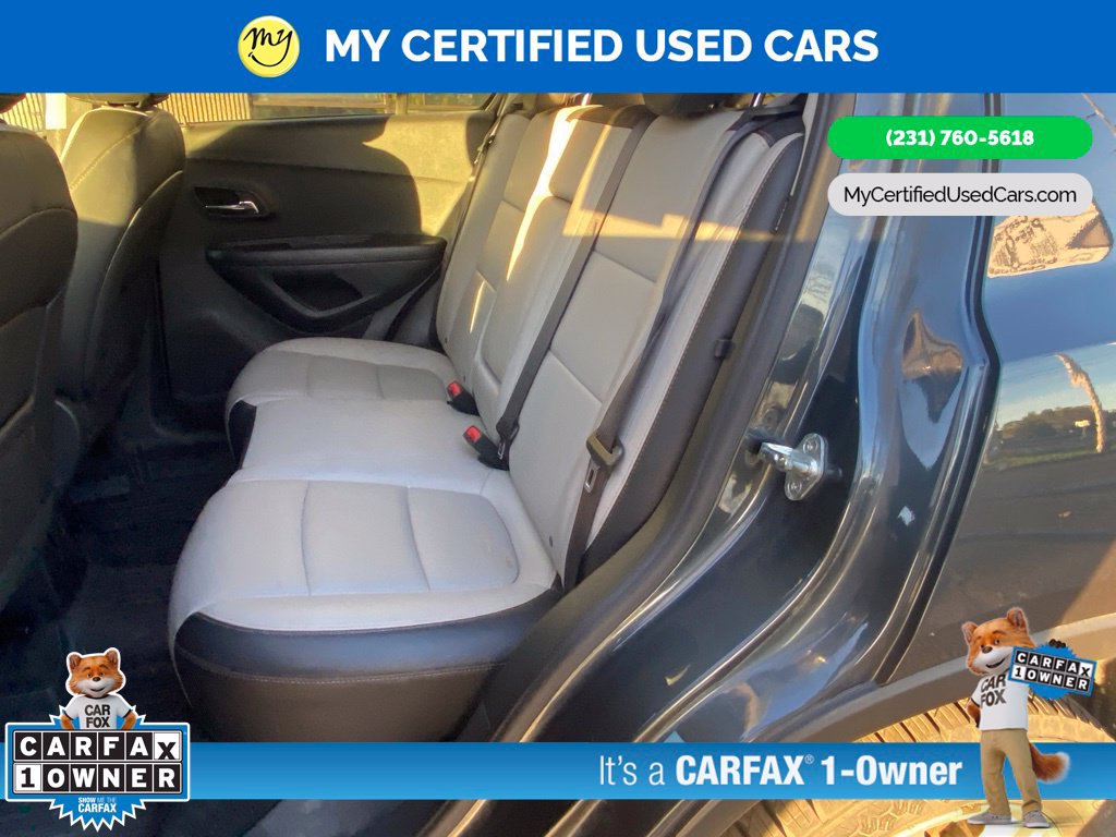 Used 2021 Chevrolet Trax LT w/ Premium Seat Package AWD/4WD image 18