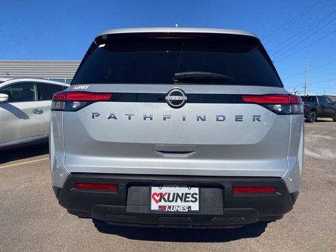 Used 2025 Nissan Pathfinder SV image 10