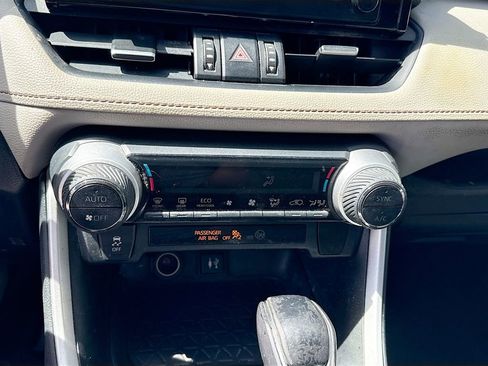 Used 2019 Toyota RAV4 XLE Premium image 15