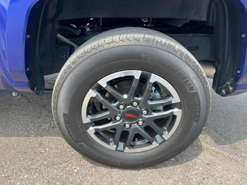 Used 2025 Toyota Tacoma TRD Sport AWD/4WD image 9