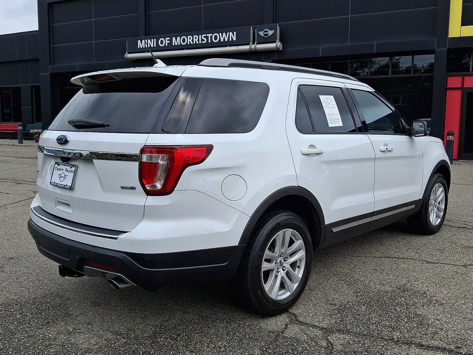 Used 2018 Ford Explorer XLT w/ Equipment Group 202A AWD/4WD image 6