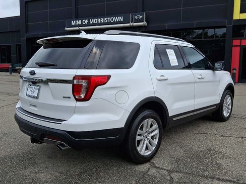 Used 2018 Ford Explorer XLT w/ Equipment Group 202A AWD/4WD image 6