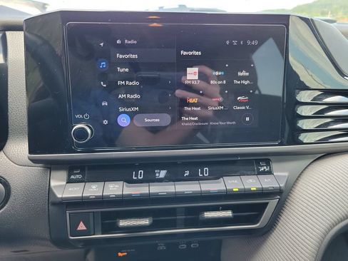 Used 2025 Toyota Camry SE w/ Convenience Package FWD image 18