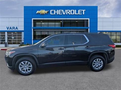 Used 2021 Chevrolet Traverse LT image 2