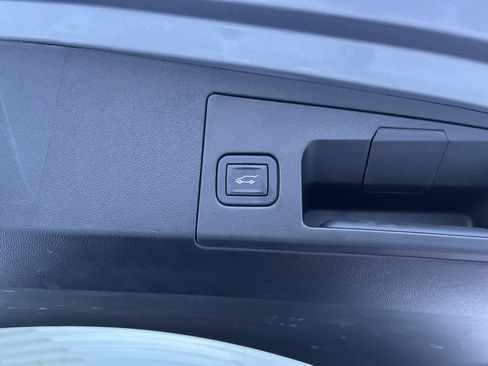 Used 2025 Cadillac XT5 Premium Luxury image 22