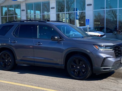 Certified 2025 Honda Pilot Black Edition image 1