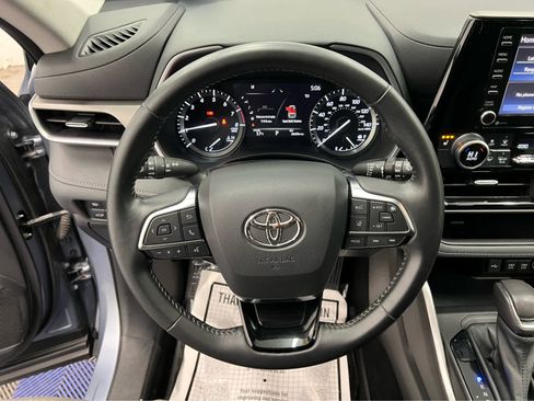 Used 2021 Toyota Highlander XLE image 17