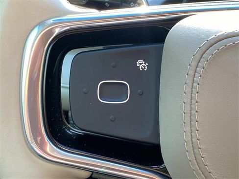 Used 2024 Lincoln Nautilus Reserve w/ Equipment Group 203A image 18