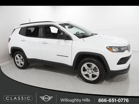 Used 2023 Jeep Compass Latitude AWD/4WD image 1