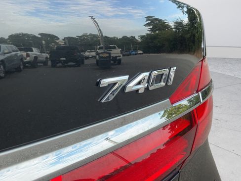 Used 2018 BMW 740i RWD image 29