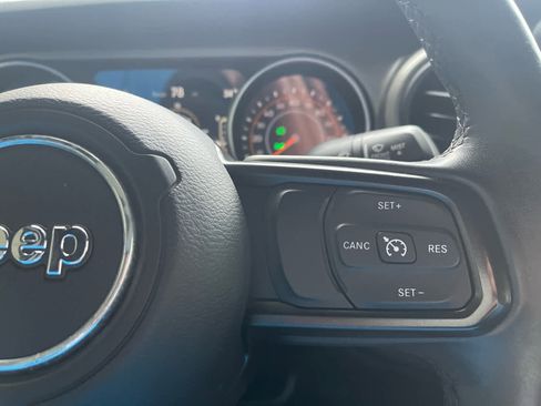 Used 2018 Jeep Wrangler Unlimited Sport S image 23