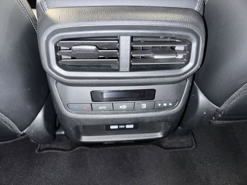 Used 2023 Honda Pilot Touring image 32