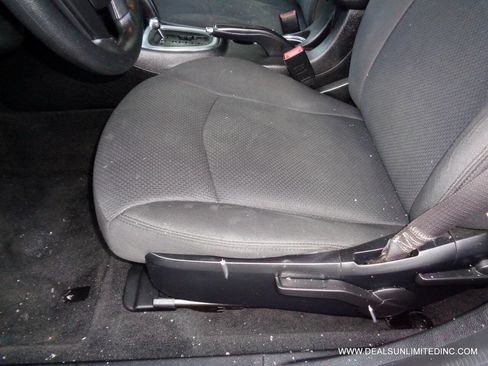 Used 2014 Chrysler 200 LX image 6