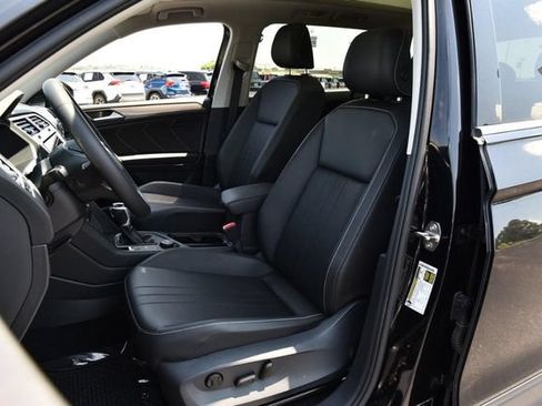 Certified 2023 Volkswagen Tiguan SE w/ Panoramic Sunroof Package AWD/4WD image 19