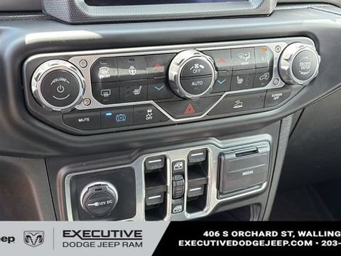 Used 2023 Jeep Wrangler Unlimited w/ Sun & Screen Package AWD/4WD image 18