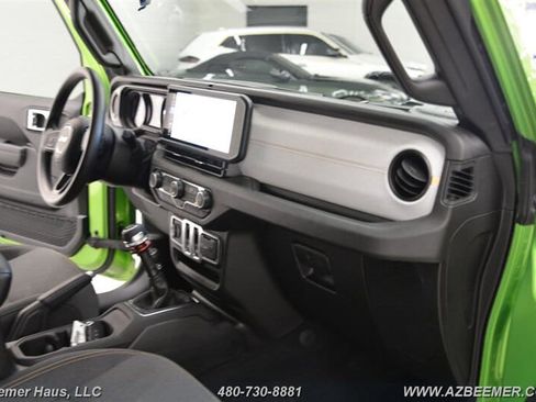Used 2025 Jeep Wrangler Sport AWD/4WD image 17