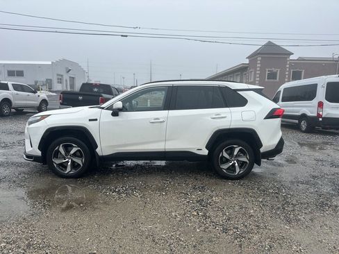 Used 2022 Toyota RAV4 SE w/ Weather & Moonroof Package image 2