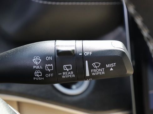 Used 2025 Jeep Grand Cherokee L Limited w/ Luxury Tech Group II image 35