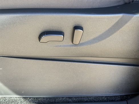 Used 2024 Nissan Frontier SV image 25