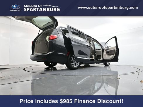 Used 2017 Chrysler Pacifica Touring-L Plus w/ Advanced Safetytec Group image 40