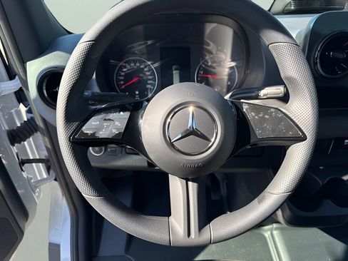 Used 2025 Mercedes-Benz Sprinter 2500 image 10