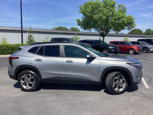 Used 2025 Chevrolet Trax LT image 5