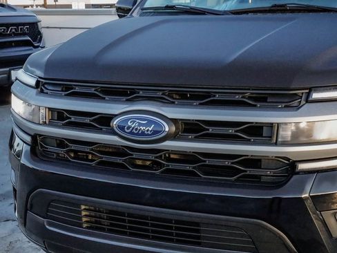 Used 2024 Ford Expedition Max XLT image 6