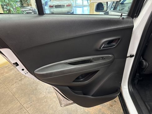 Used 2018 Chevrolet Trax LS image 22