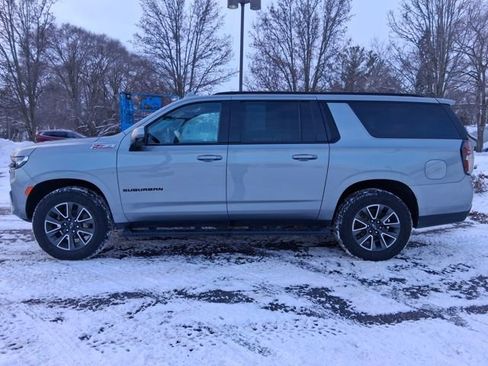 Used 2023 Chevrolet Suburban Z71 w/ Luxury Package image 3