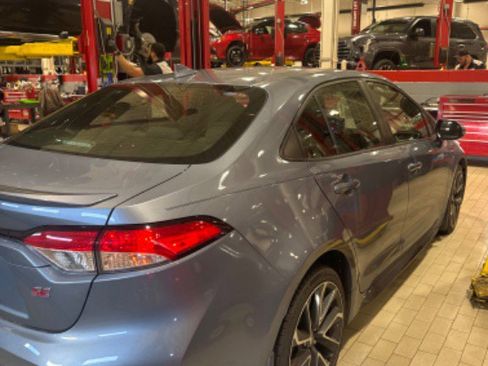 Used 2021 Toyota Corolla SE w/ SE Premium Package image 6